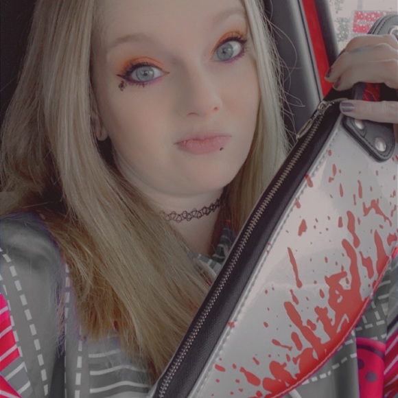 Meet your Posher, Mandi - Picture 2 of 4